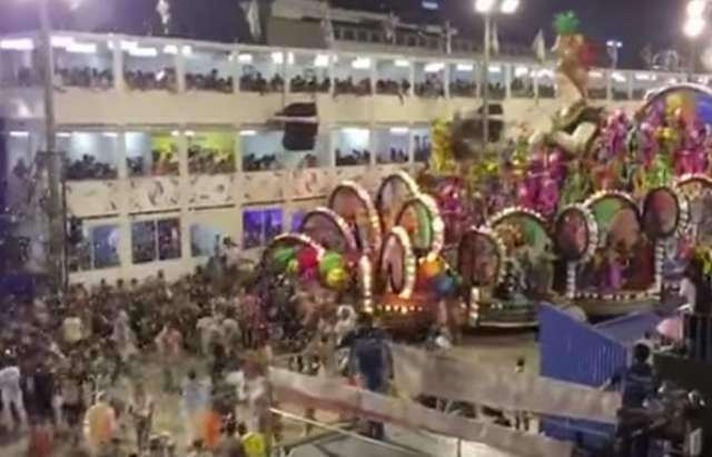 VIDEO IMPACTANTE: Una carroza descontrolada arrolla a una multitud en el Carnaval de Río