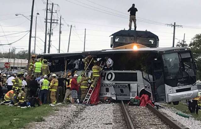 USA: au moins 4 morts dans une collision entre un train et un autocar 