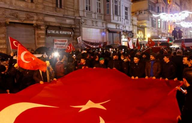 Dutch embassy & consulate in Turkey closed off as diplomatic row escalates - VIDEO
