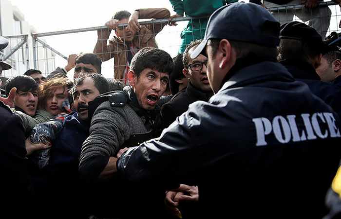 Le ministre grec de l’Immigration ne veut plus accepter de réfugiés