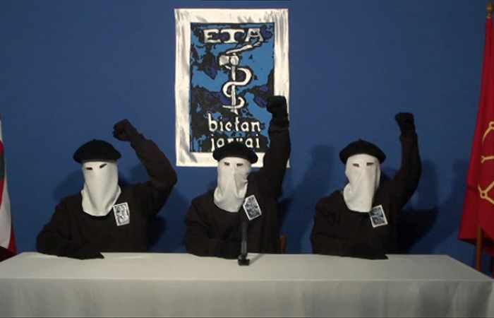 ETA entrega sus arsenales en Francia