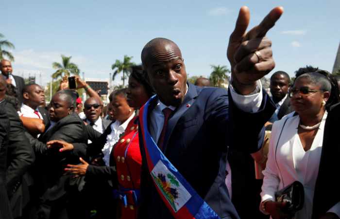 Haïti: des jets de pierre contre le cortège du président