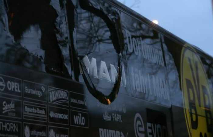 Polizei sucht nach Attacke auf BVB-Bus Spuren am Tatort