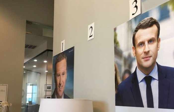 Pas d'affiche de Marine Le Pen dans les bureaux de vote à l'étranger