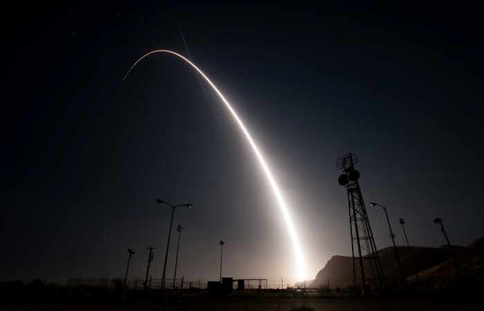 EE.UU. lanza un misil intercontinental en medio de tensiones en la península coreana