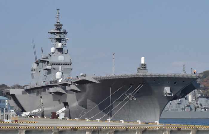 Japón envía su mayor portahelicópteros para proteger una nave de EE.UU. en plena tensión coreana