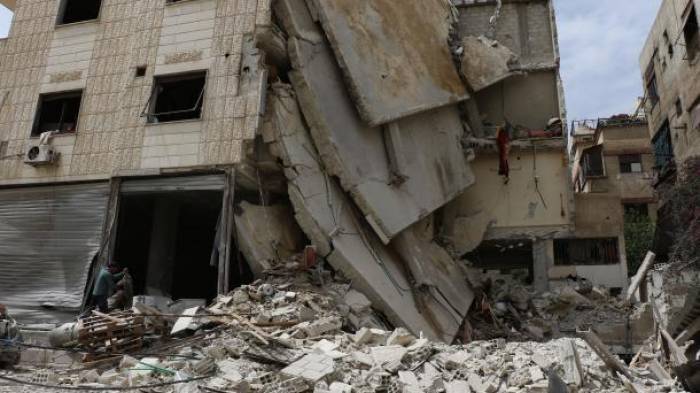 Los caza aviones bombardean Mansura en la ciudad Al-Raqa