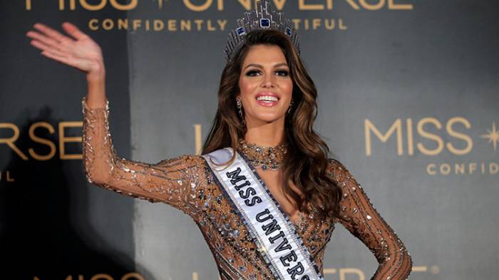 'Hackean' la página de Miss Universo en Facebook y la inundan de imágenes dudosas