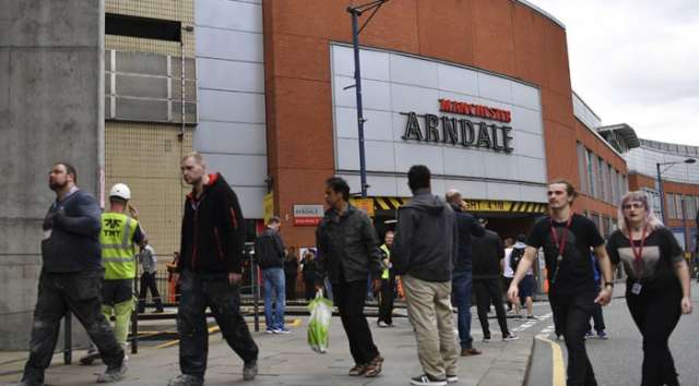 Manchester Arndale shopping centre EVACUATED just hours after Ariana Grande terror attack