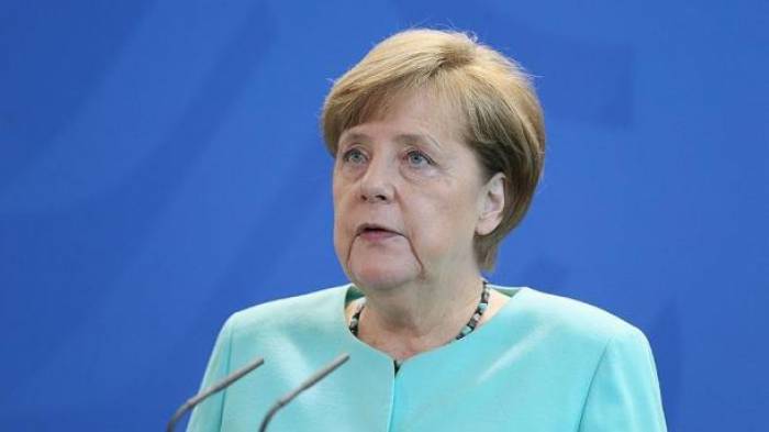Allemagne: Angela Merkel protestée par une centaine de manifestants près de Chemnitz