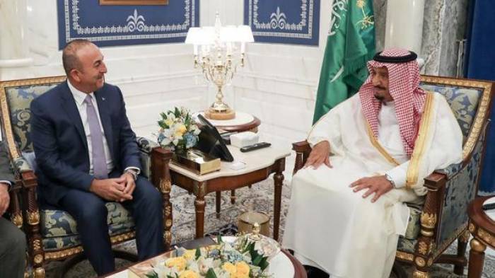 Çavuşoğlu pide al rey saudí poner fin a la crisis con Qatar
