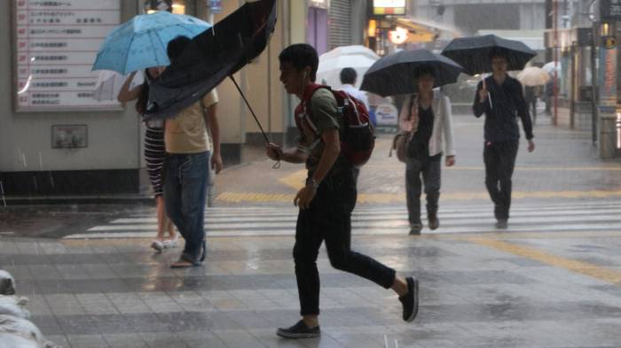 Fast 200.000 Japaner sollen wegen Unwetteralarms in Evakuierungszentren Schutz suchen