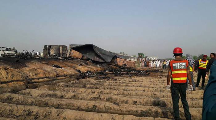 Mehr als 120 Tote nach Explosion eines Tanklasters in Pakistan
