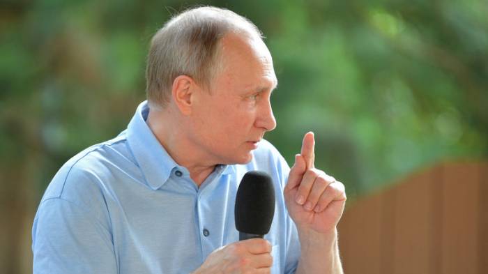 Des services secrets étrangers cherchent à "influencer" la Russie, selon Poutine