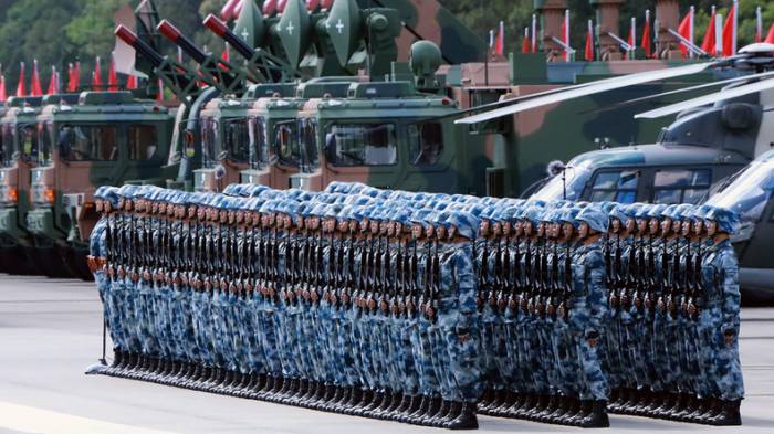 Xi Jinping nimmt Militärparade in Hongkong ab