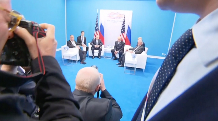 Journalists rush G20 backstage to attend Putin-Trump meeting - VIDEO