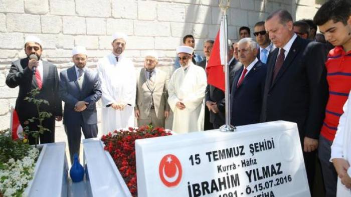 Erdogan y Yıldırım visitaron el Cementerio de los Mártires  del 15 de Julio
