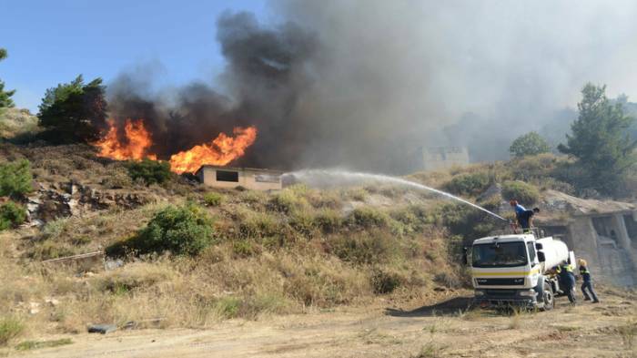 Griechische Feuerwehr kämpft gegen Waldbrände im Dauereinsatz an