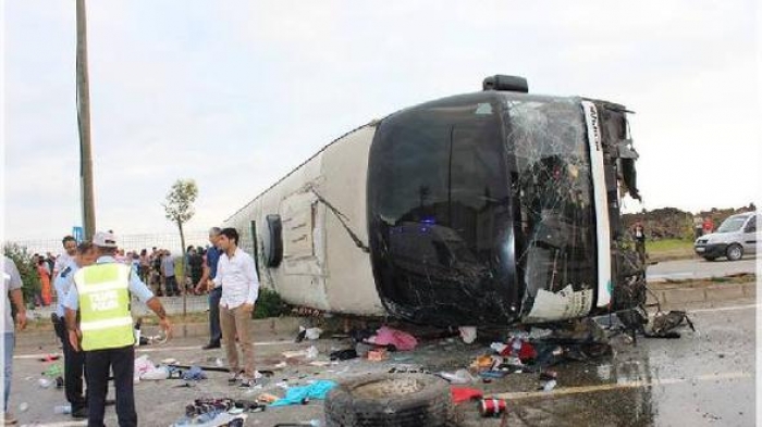 Bus with Georgian children's ensemble overturns in Turkey, 38 injured
