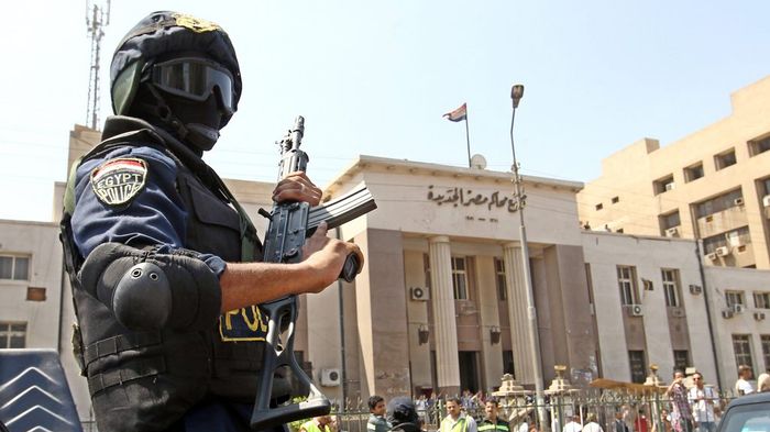 Quatre policiers tués et deux blessés dans un attentat au Caire