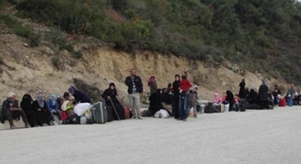 Les forces d`al-Assad poussent les Turkmènes à s`exiler