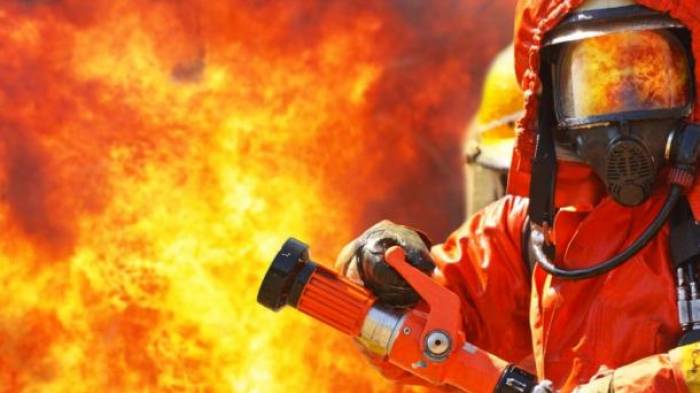 Evacúan a 22 mil personas debido al incendio en el festival de música en Barcelona