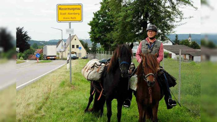 Versprochen ist versprochen: Opa reitet 550 Kilometer, um Enkel von Schule abzuholen