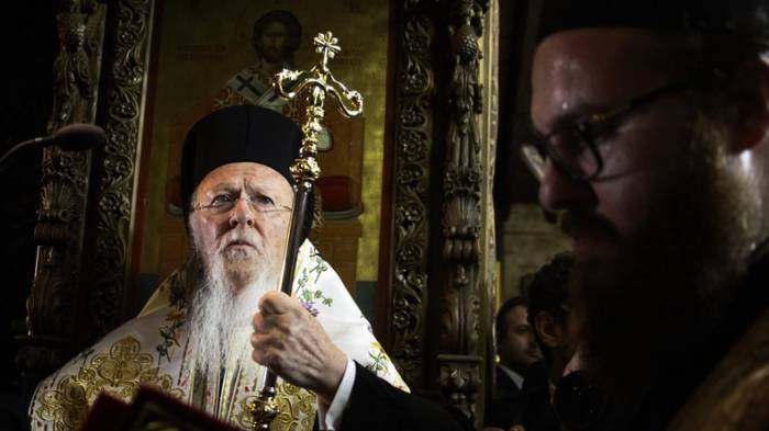 Griechische orthodoxe Kirche lehnt sich gegen Geschlechtsänderungsgesetz auf