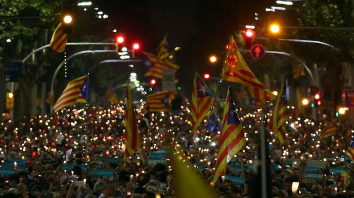 Rund 200.000 Katalanen protestieren gegen Inhaftierung von Separatisten