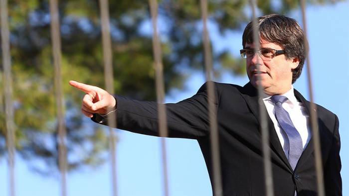 La Fiscalía de España pedirá al Supremo la prisión de Puigdemont si declara la independencia