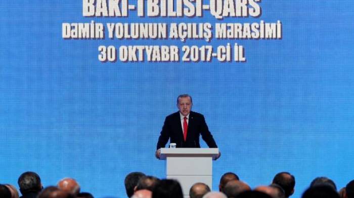 Erdoğan nimmt am Abendessen in Baku teil