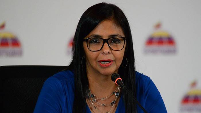 Venezuela: "Trump hace un uso ilegal, aburrido y grosero de las sanciones"