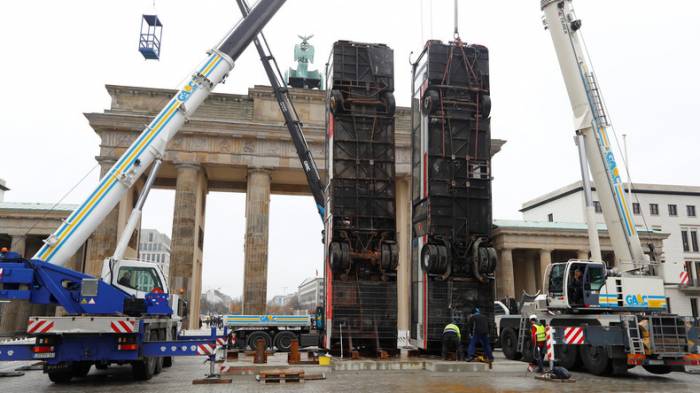 Bus-Monument zieht aus Dresden vors Brandenburger Tor um