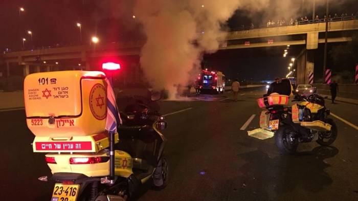 Bombenexplosion in fahrendem Auto in Tel Aviv reißt einen Menschen mit in den Tod