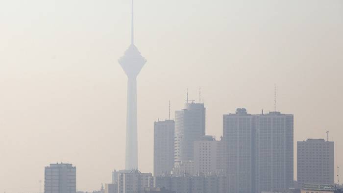 La contaminación obliga a las autoridades de Irán a cerrar escuelas e industrias