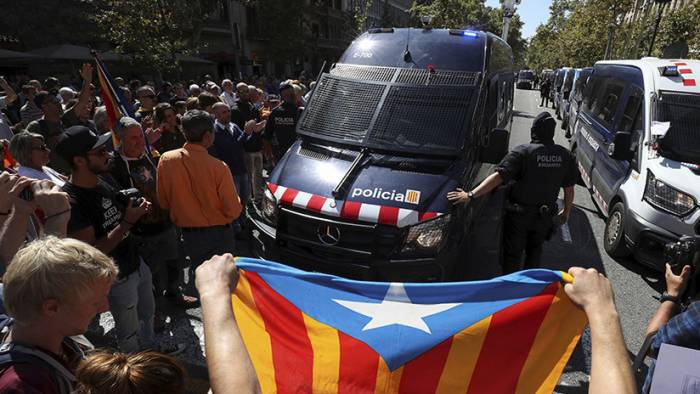 Gobierno español comienza progresiva retirada policial de Cataluña
