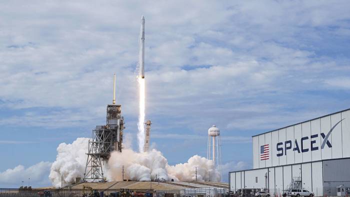 Reportan que el satélite secreto lanzado por SpaceX es "una pérdida total"