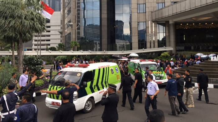 Un piso de la Bolsa de Valores de Indonesia colapsa dejando posibles víctimas fatales