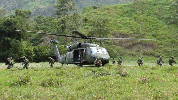 Accidente de un helicóptero militar deja 10 muertos en Colombia