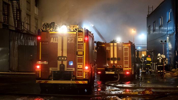 Un incendio devora el histórico edificio de la Academia Naval de San Petersburgo (VIDEO)