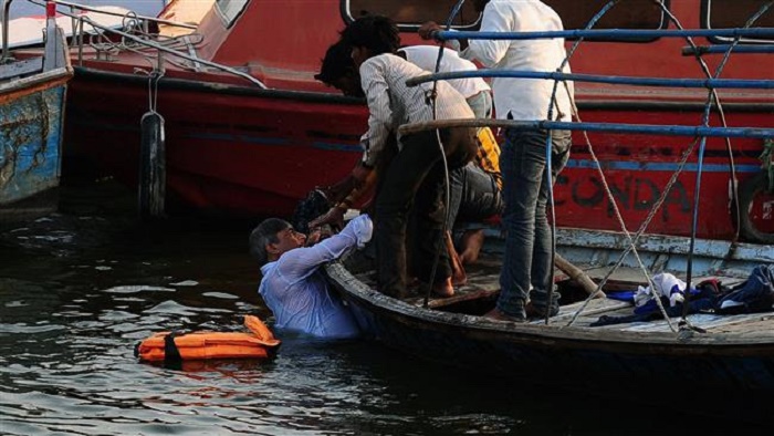 Dozen dead in boat accident in India`s River Ganges