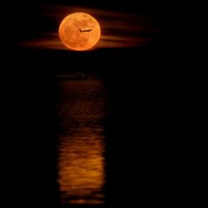 Der Mond wird zum „BLACK MOON“