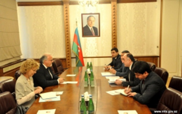 Məmmədyarov səfirlə görüşüb