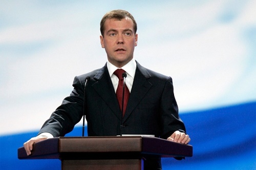 Medvedev: Le conflit doit être résolu par la négociation et les compromis