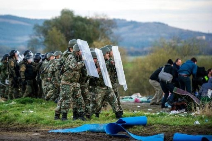 Flüchtlinge wollen Grenze nach Mazedonien gewaltsam überqueren