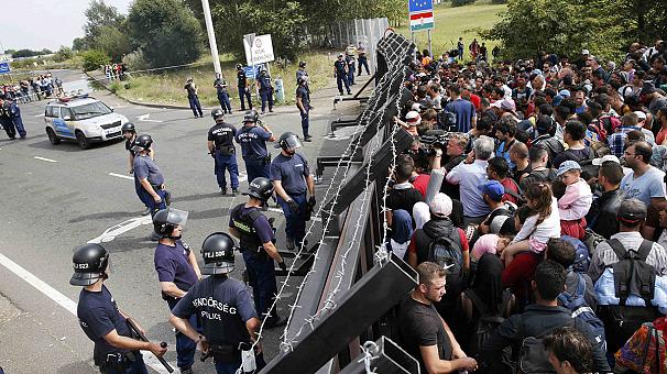 Refugees massed on Serbian border face long walk into Europe - VIDEO