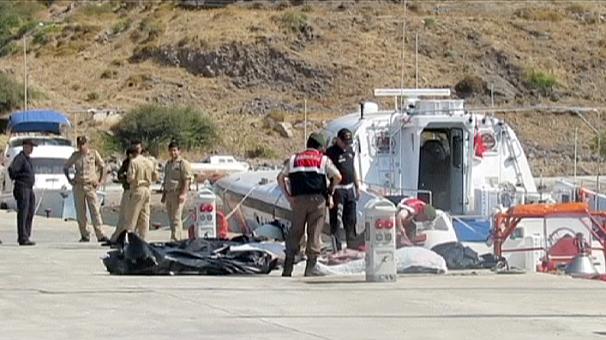 Thirteen migrants drown in collision with ferry off Turkish coast - VIDEO