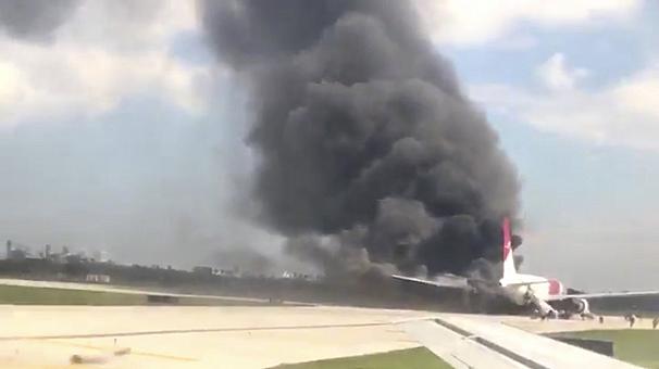 Plane catches fire during takeoff at Florida airport - VIDEO