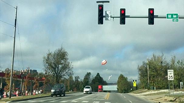 Plane crash-lands on highway in Arkansas