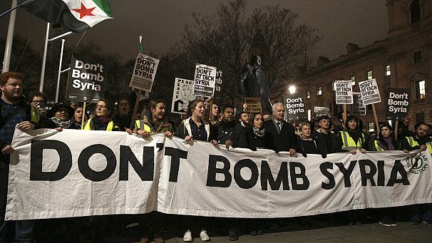 Protesters urge UK lawmakers not to back a "bomb Syria" vote - VIDEO